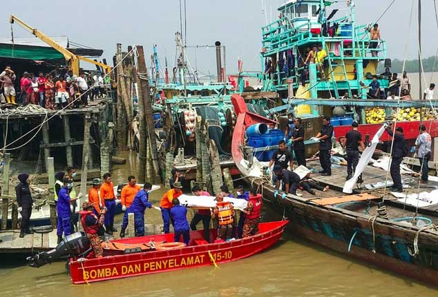 Polisi Malaysia Cari Kapal Pengangkut 35 WNI yang Karam di Johor